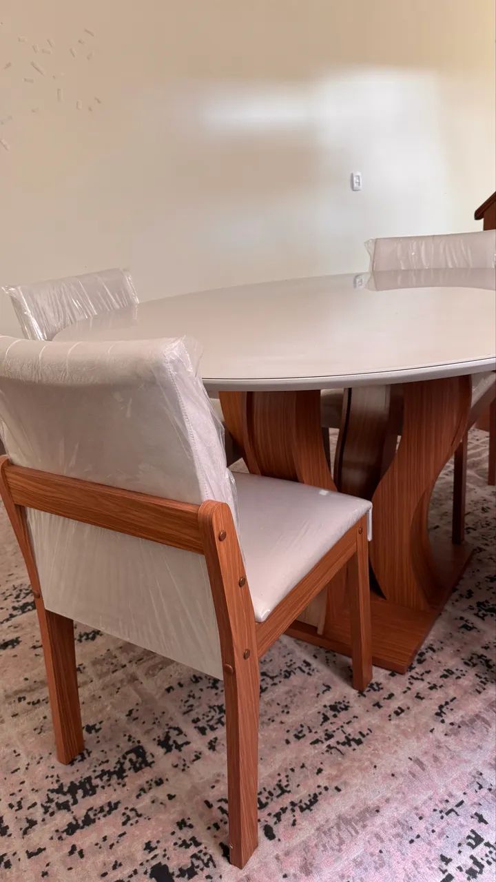 Mesa com 6 cadeiras lindíssima  - Foto 5