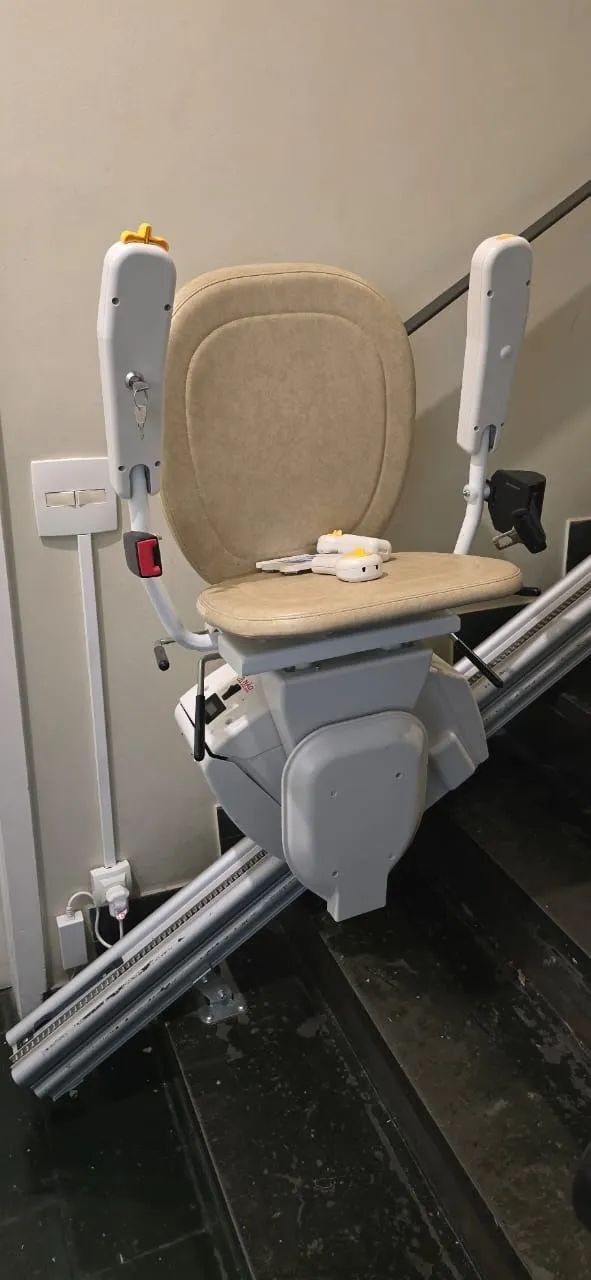 Cadeira elevatória para escada - Foto 2