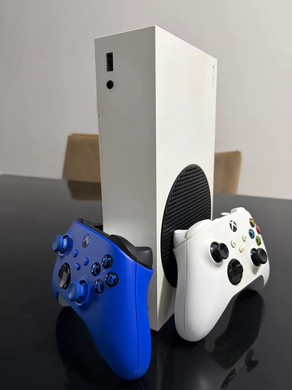 Xbox Séries S - 2 controles + 4 jogos + Carregador e pilhas recarregáveis Duracell.