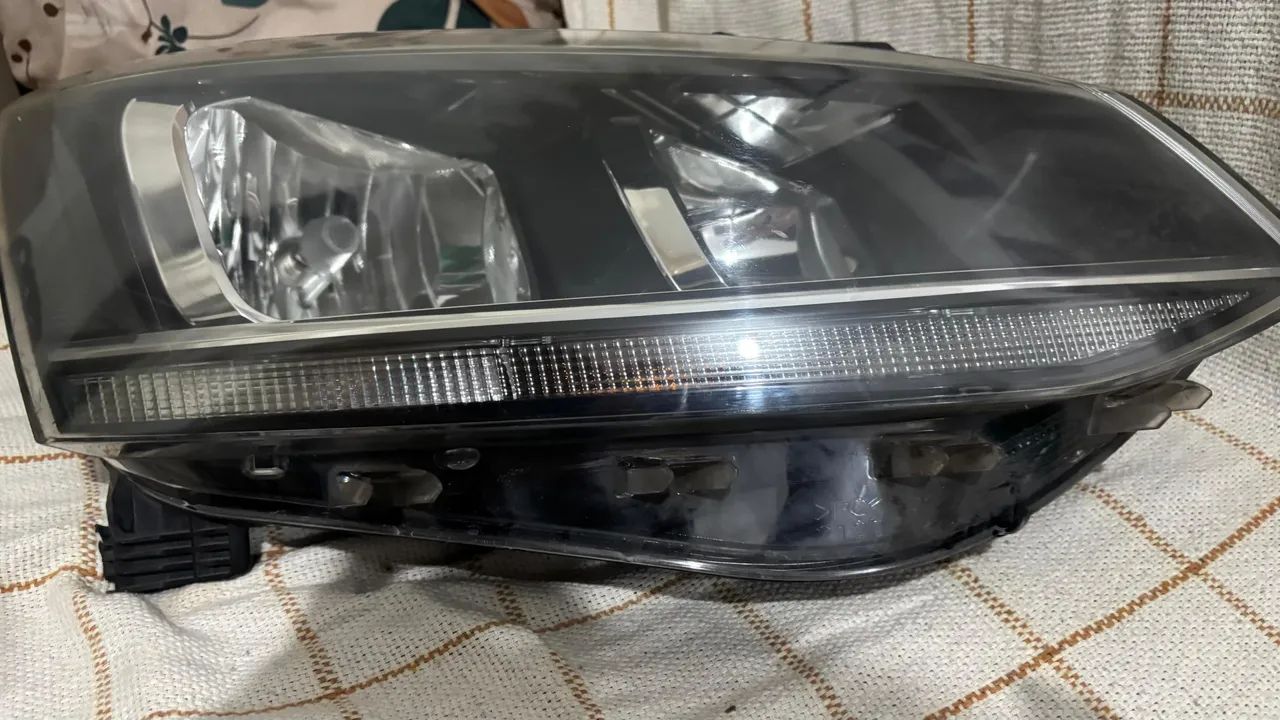 Farol Dianteiro Fox 2015 A 2021 Mascara Negra Friso Cromado