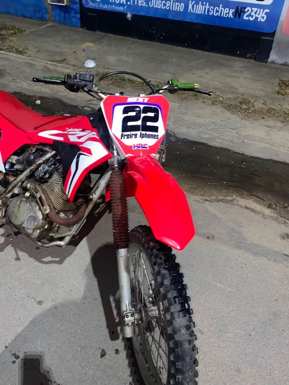 VENDO XR200 COM ROUPA DA CRF - Foto 3