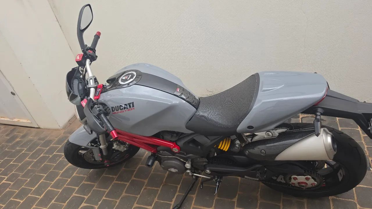 Ducati Monster 796 - Foto 2