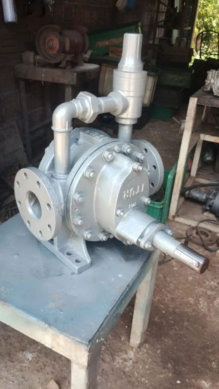 Venda essa bomba de  engrenagem de 3" semi-nova diferenciada  - Foto 2