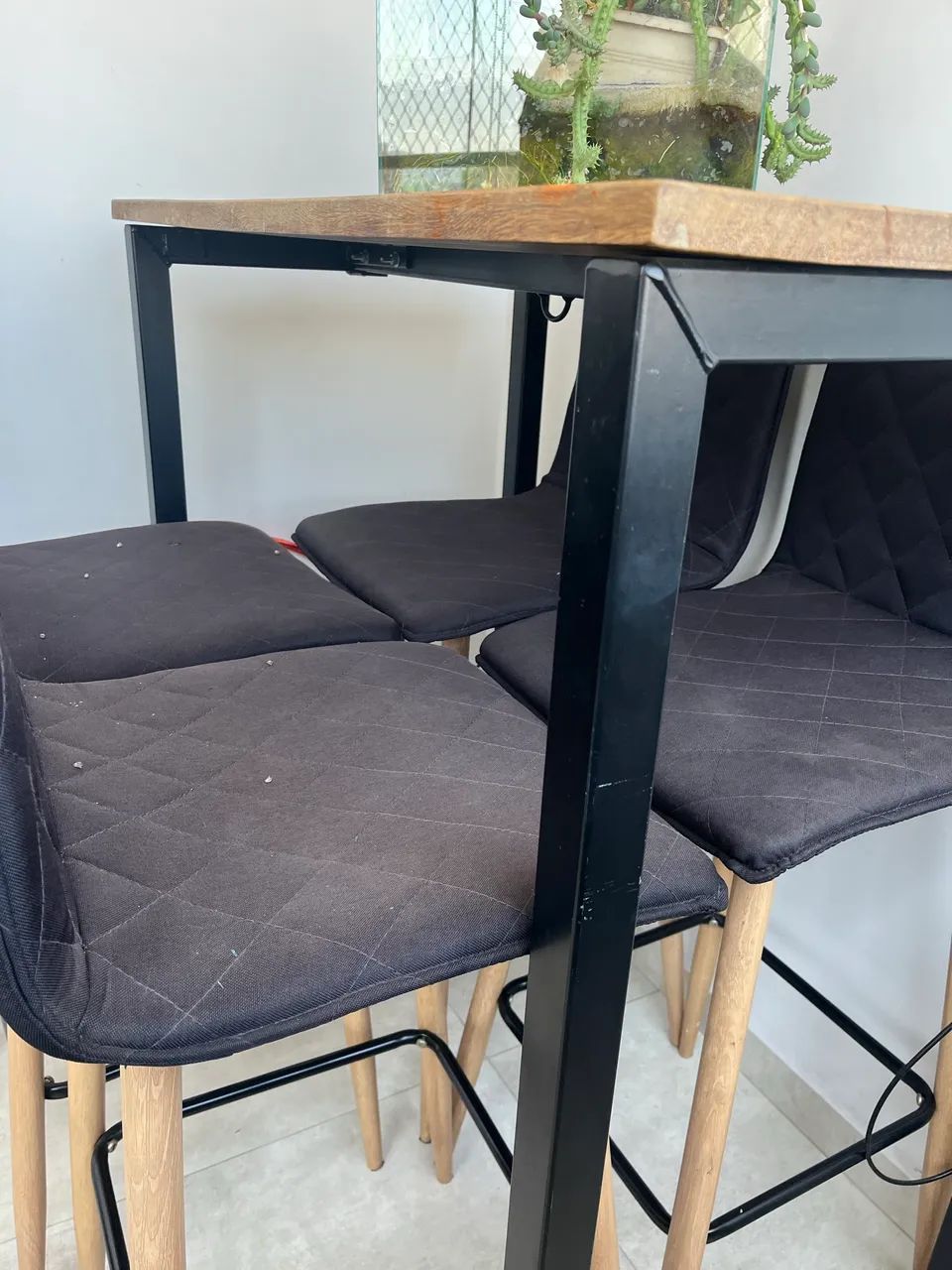 Mesa alta para varanda com 4 banquetas - Foto 2
