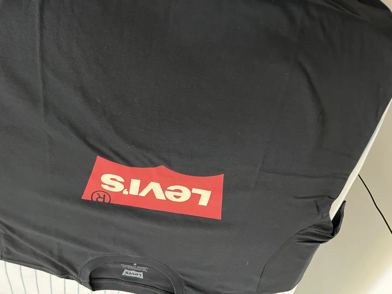 Camiseta Masculina Levi's Preta Logo Box Red Original - Foto 3