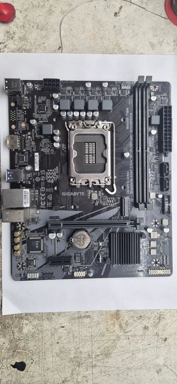 Placa-mãe Gigabyte H610M K DDR4, compatível com processadores Intel Core de 12ª, 13ª e 14ª