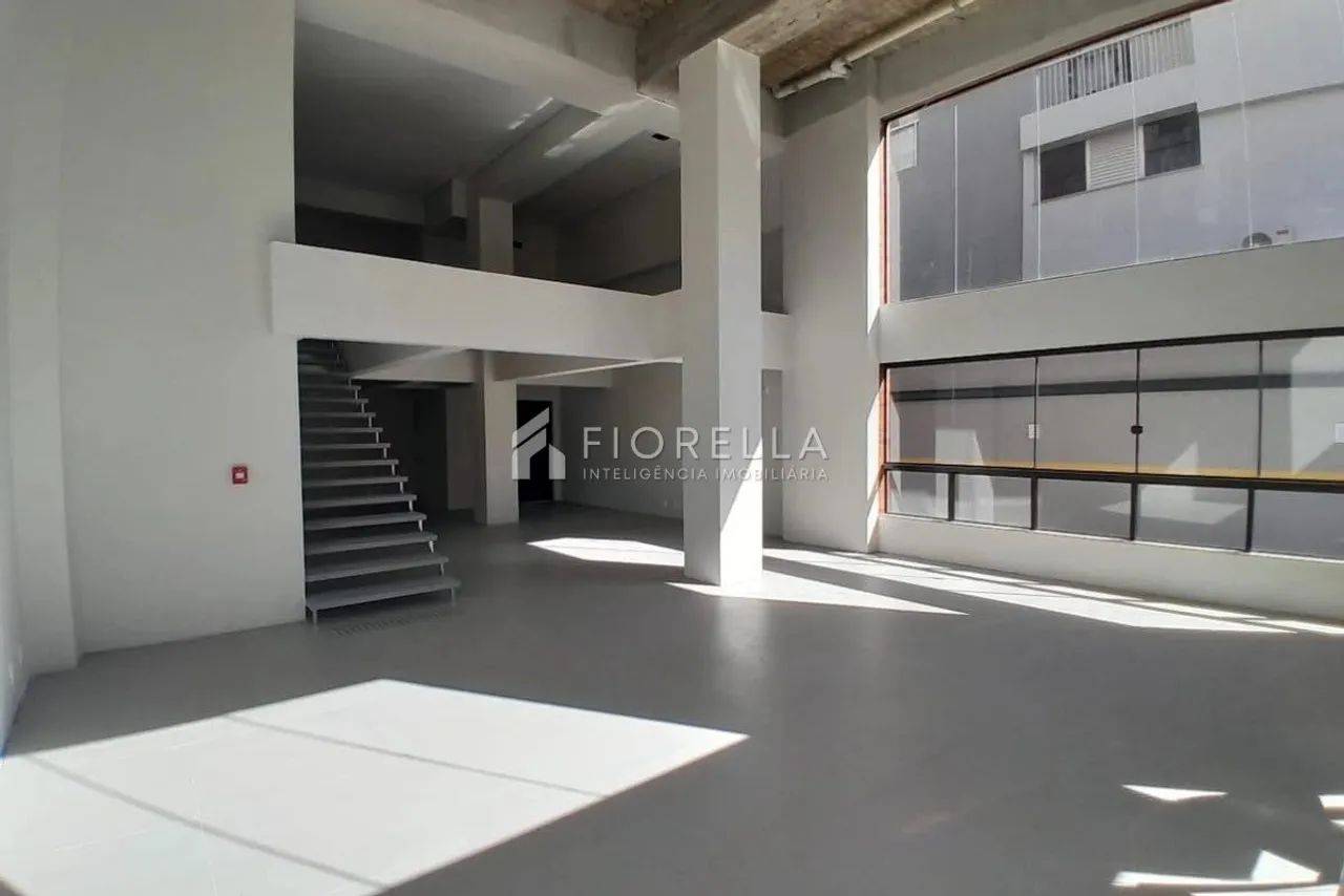 Loja comercial no bairro Coqueiros, Florianópolis.