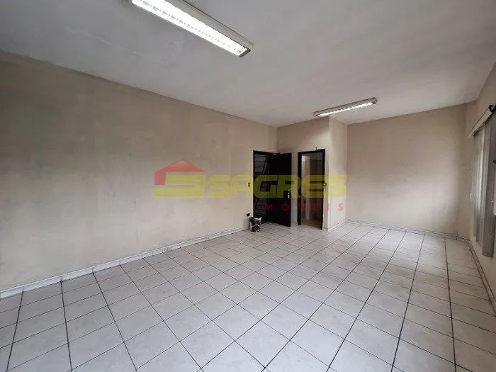 Sala Comercial para Locação, com 30m² Por R$ 750,00