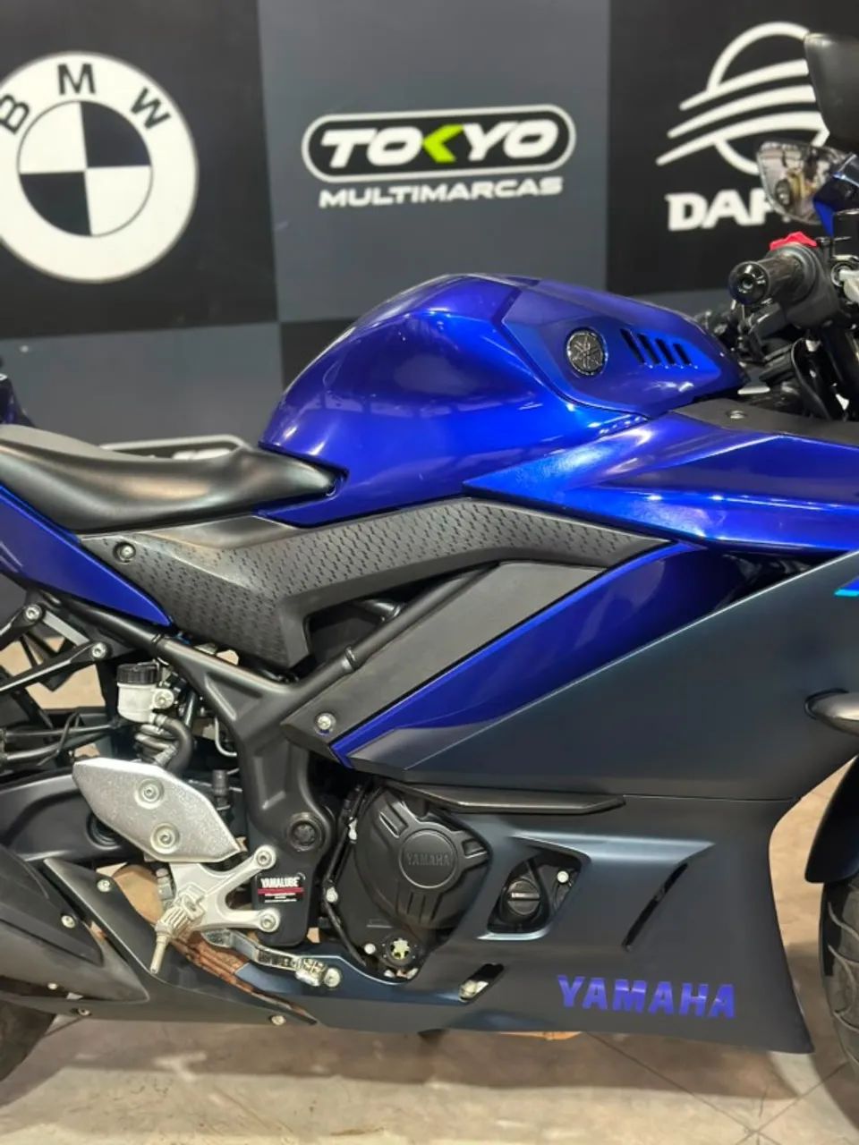 YAMAHA R3 2024 - Foto 3