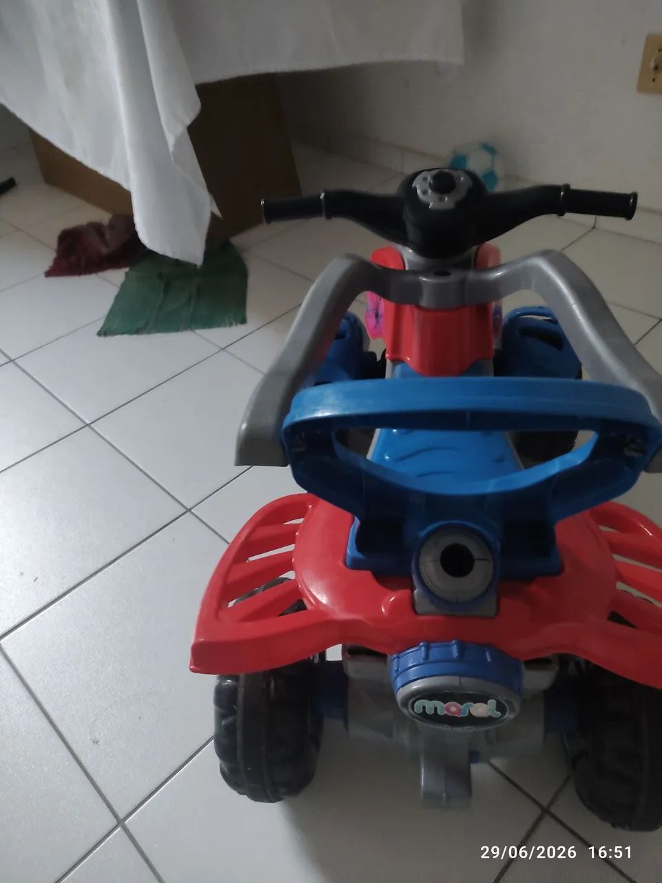 Carro de passeio de menino 