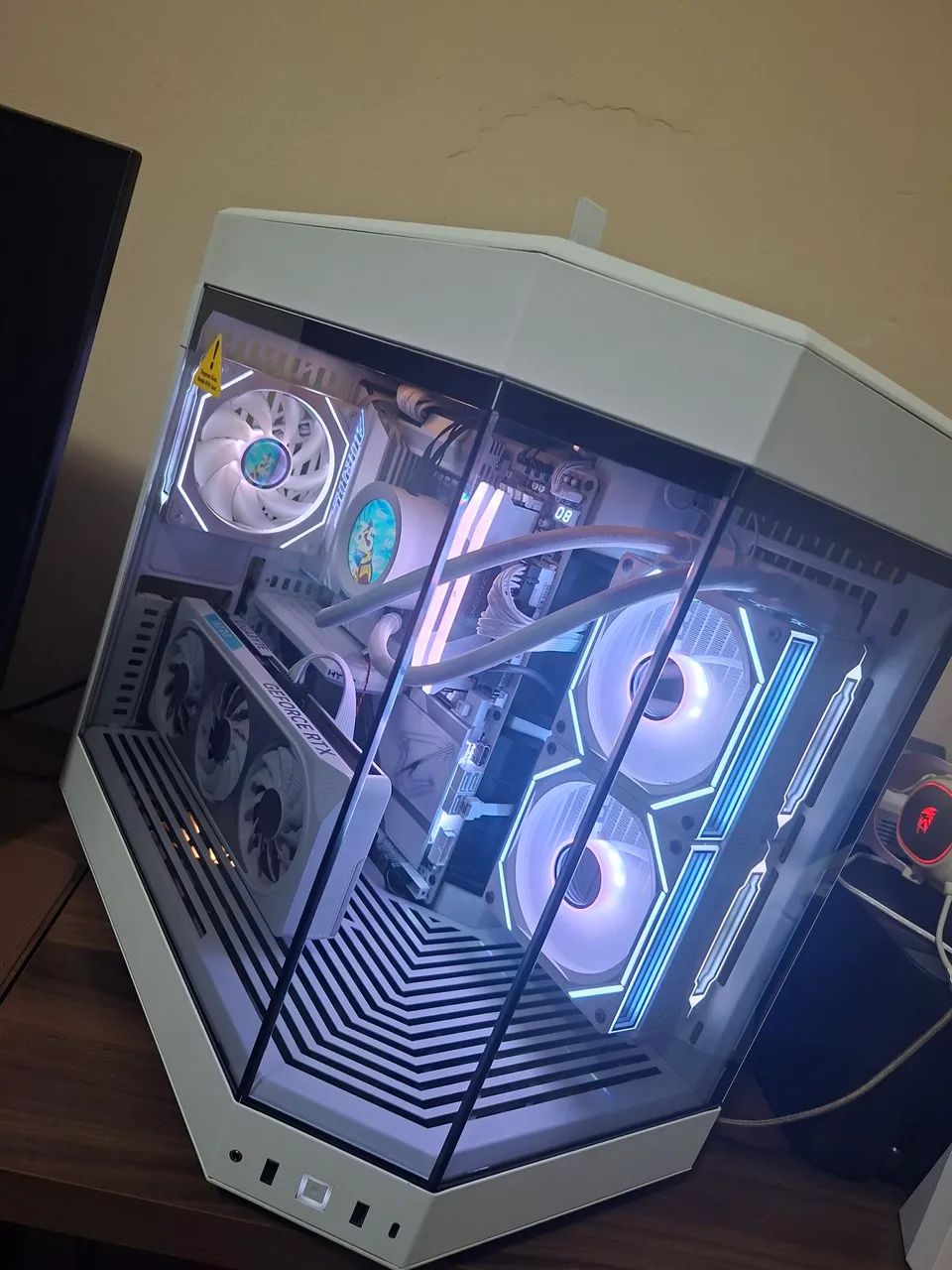 Gabinete Hyte y60