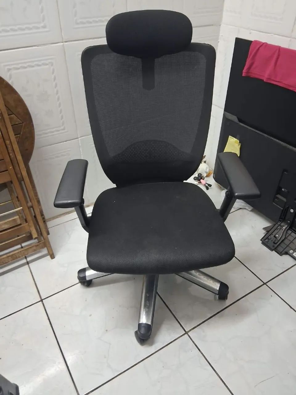 Cadeira de escritório bom estado - Foto 4