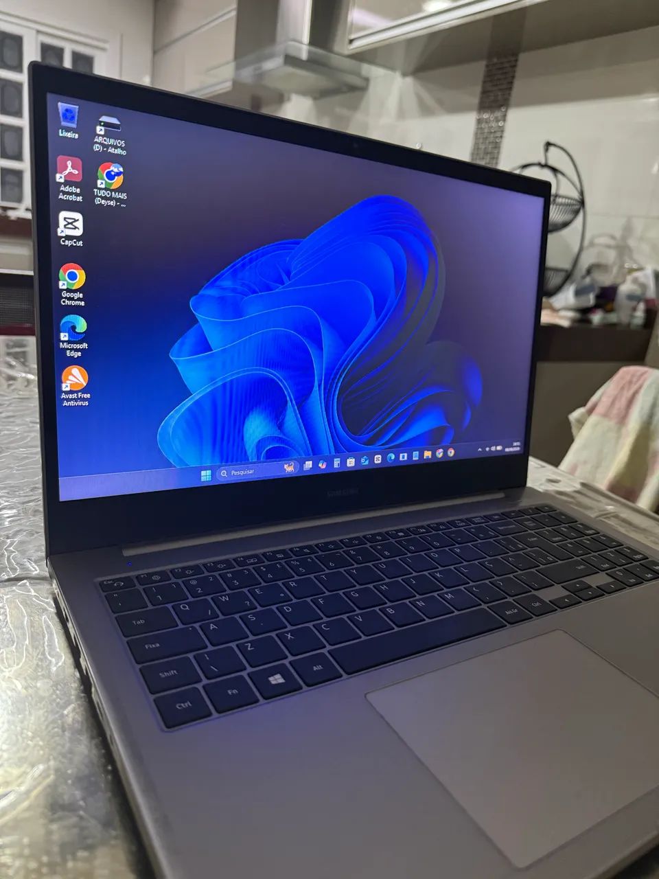 Notebook Samsung book x40 i5 16g 1TB com placa de vídeo 