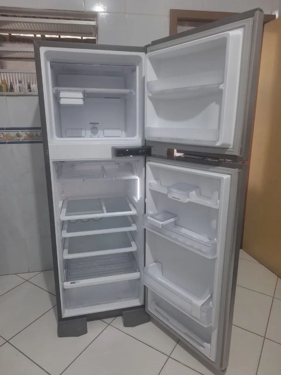  Geladeira Brastemp 375l seminova - Foto 2