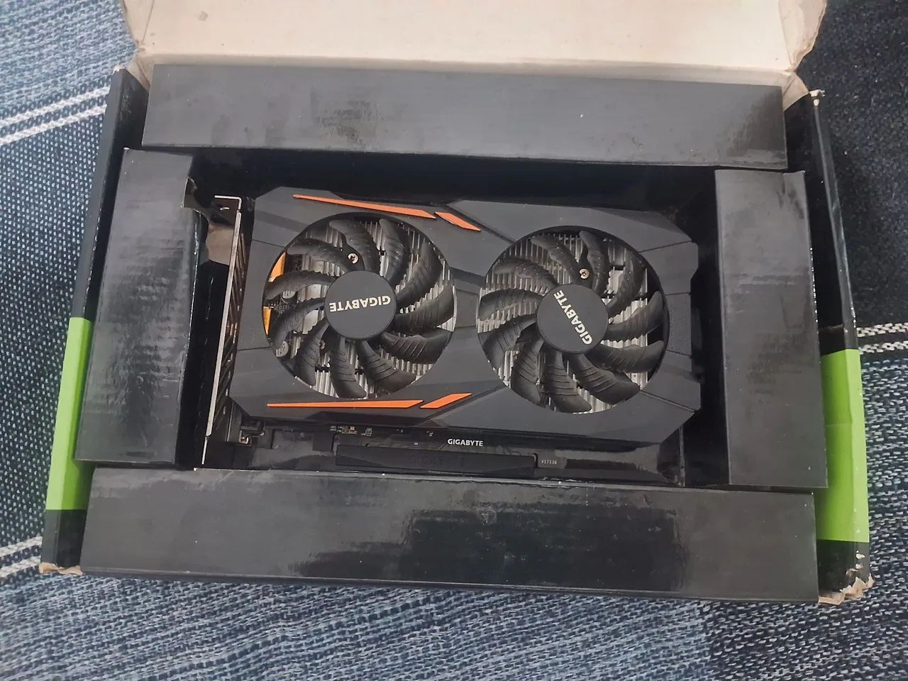 Placa de vídeo  Gigabyte  - Foto 3