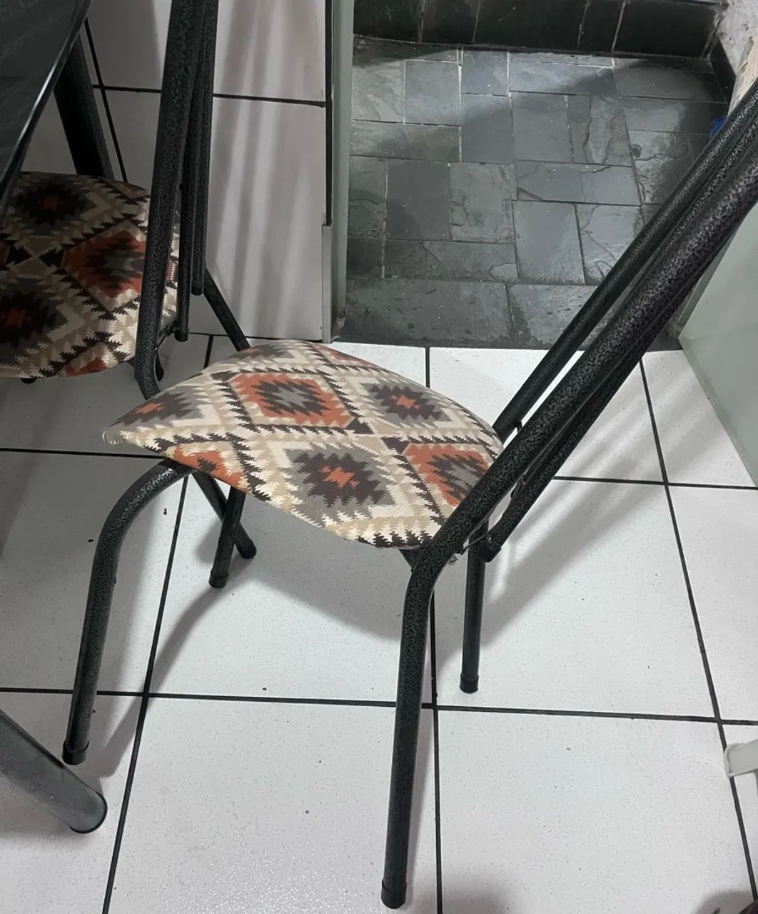 Mesa 4 cadeiras em perfeito estado - Foto 5