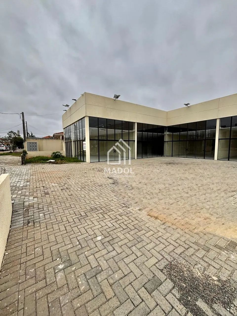 SALA COMERCIAL PARA LOCAÇÃO EM UVARANAS!