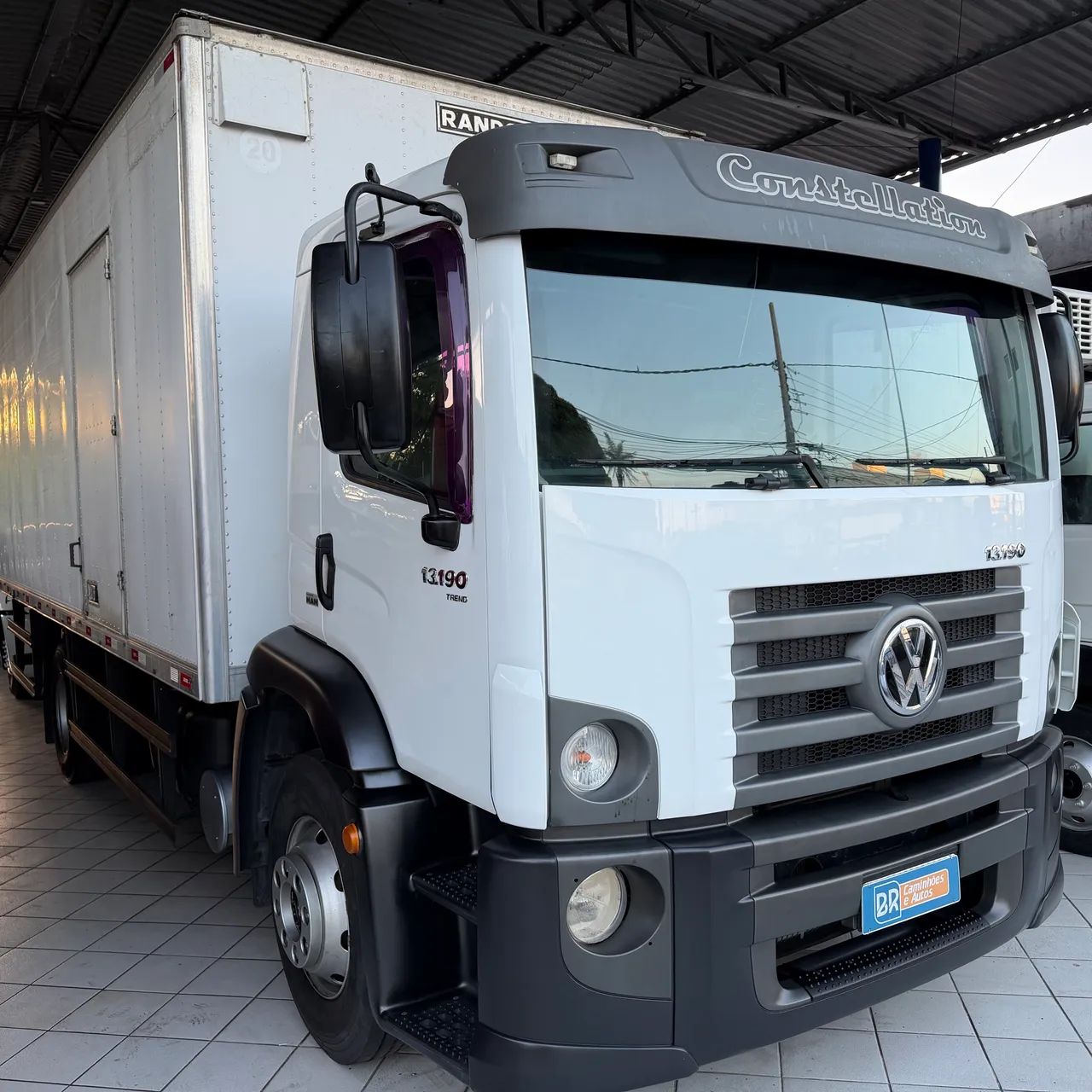 Volkswagen 13.190 Baú 7,00m 2017 Único Dono 90 Mil km rodados Extra