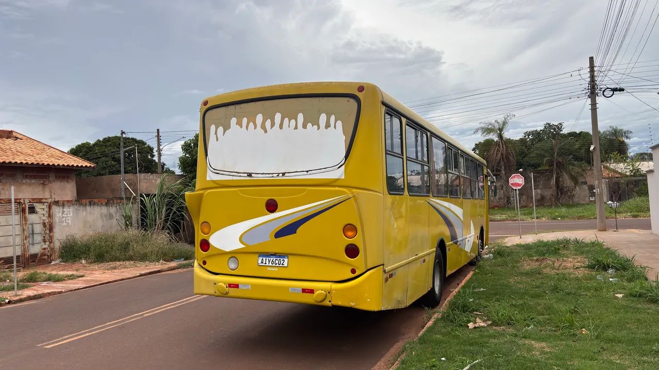 Vendo ônibus 40 passageiros  motor mwm x10 - Foto 5