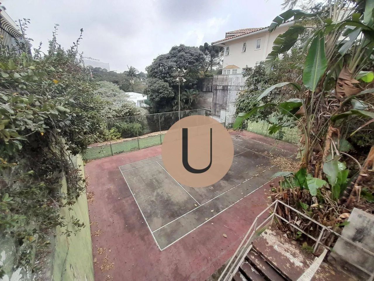 Um dos Últimos Terrenos Próximos à Praça Vinícius de Moraes