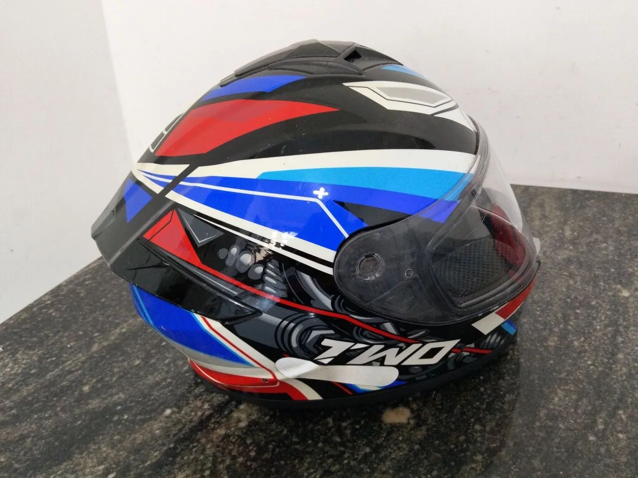 Capacete, TWO e Ótimo estado  - Foto 3