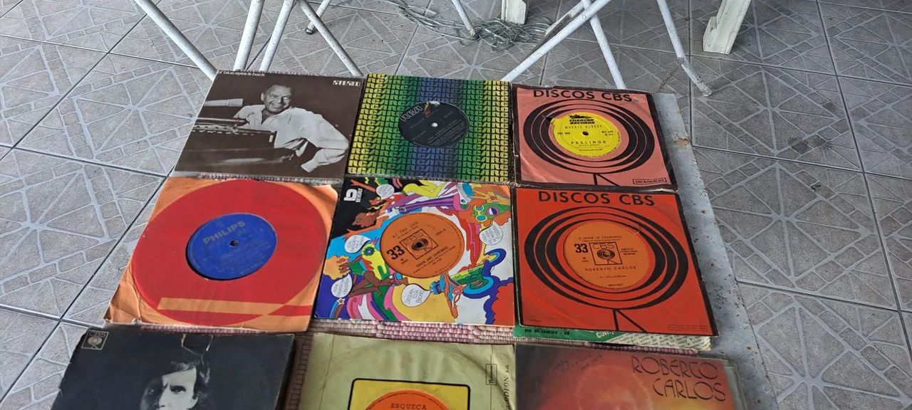 11 vinil compacto Roberto Carlos  e outros  perfeitos 20,00 cada.