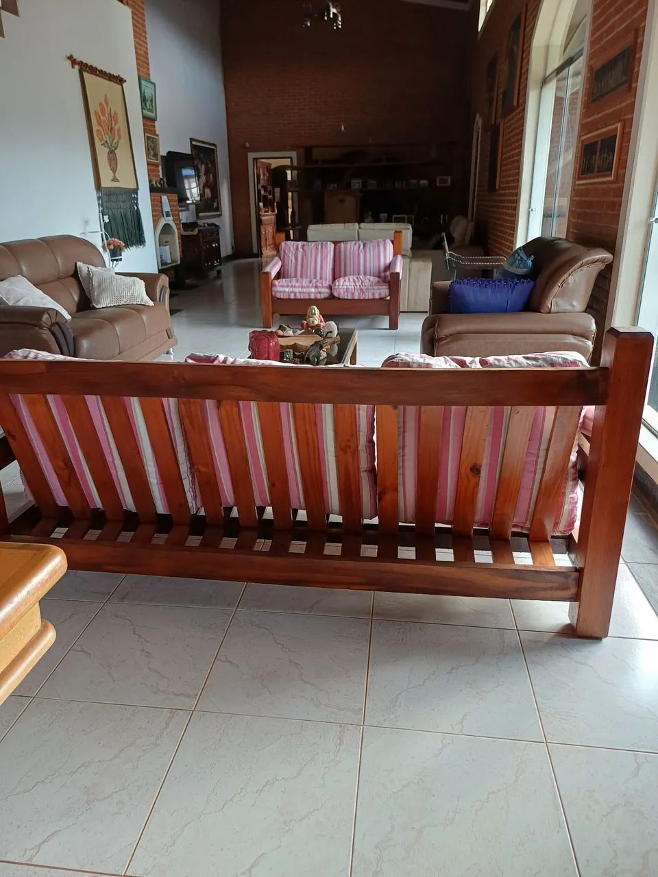 SOFÁ DE MADEIRA MACIÇA  - Foto 4