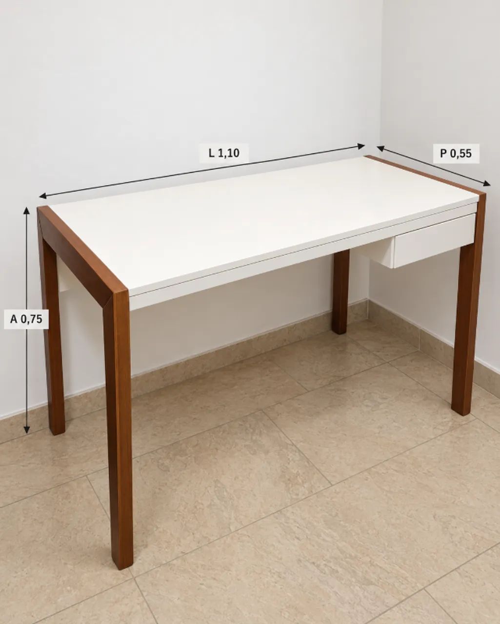 Mesa branca de madeira com gaveta (apenas retirada) - Foto 2