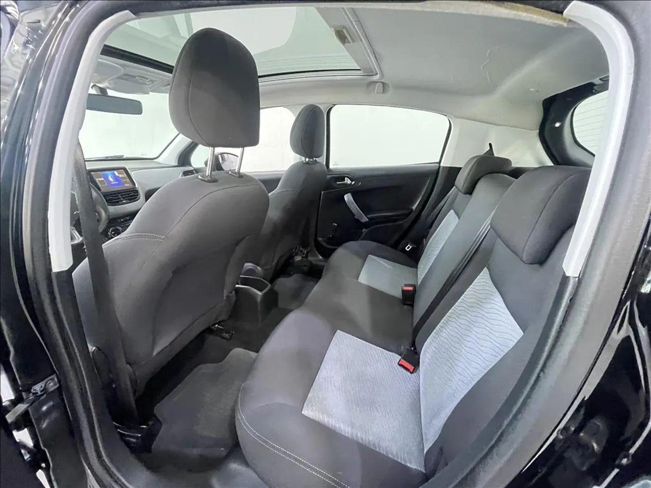 Peugeot 208 Allure 1.5 Flex 8V 5p, foto 13 de 20