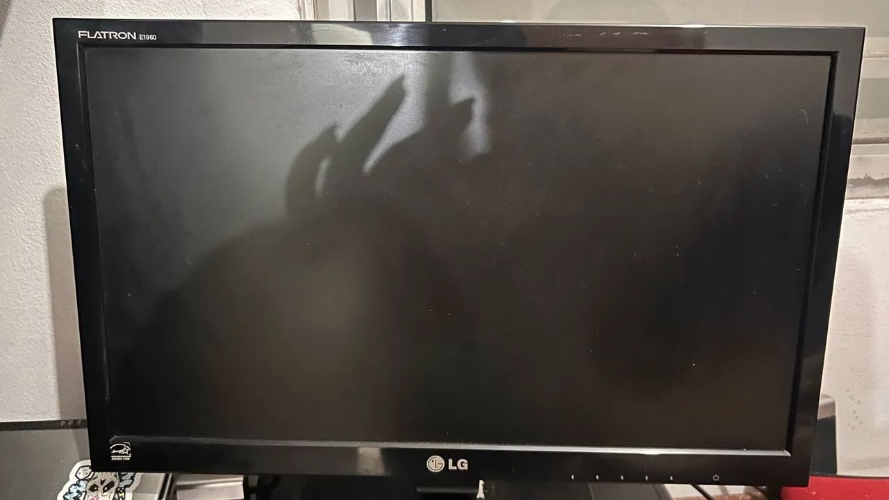 Monitor LG Flatron LED 19" E1960T - Entradas DVI e VGA