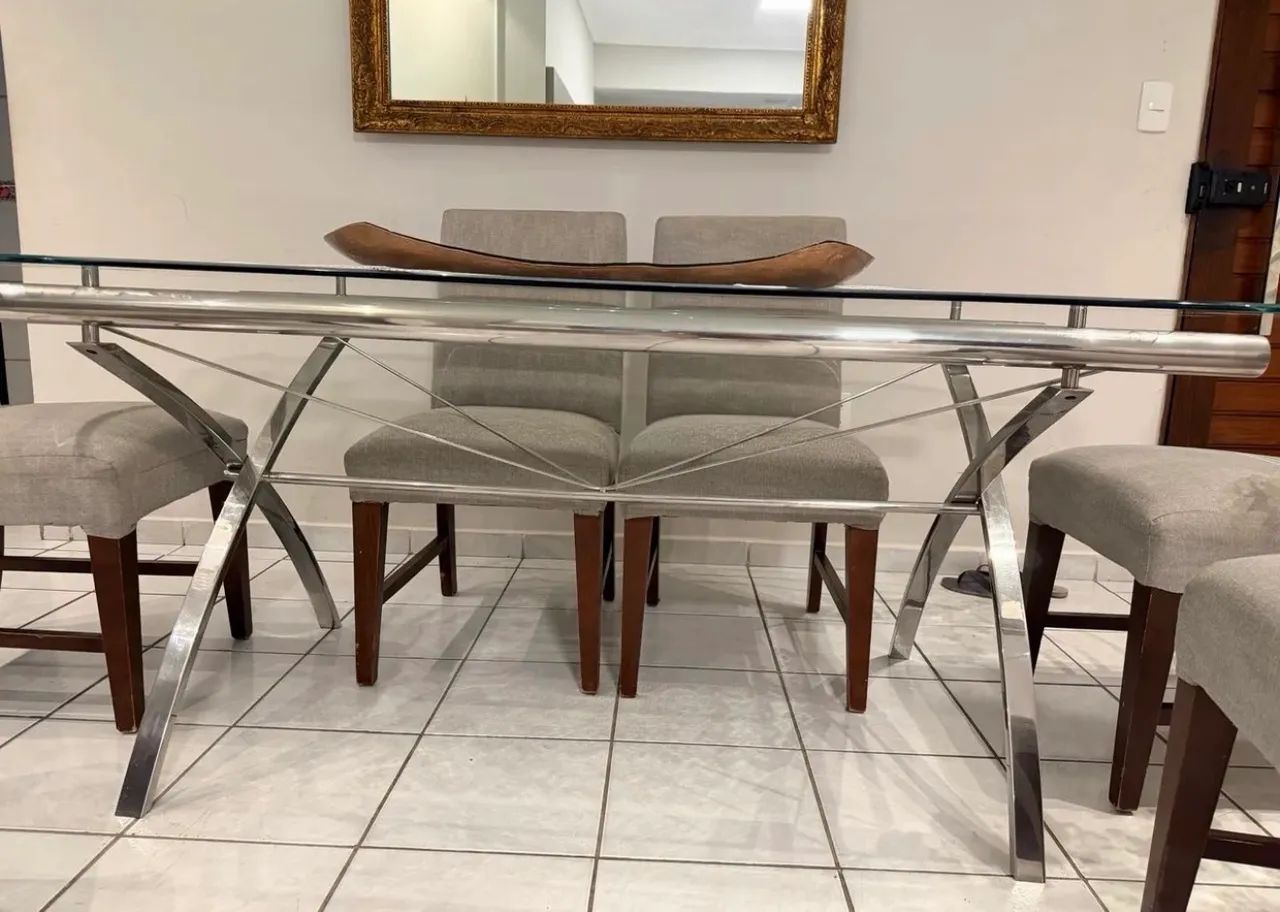 Mesa de jantar com cadeiras