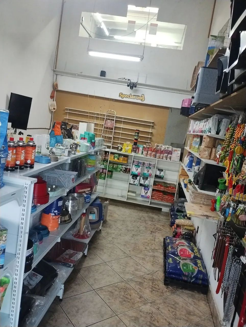 CASA DE RACAO COM MERCADORIA 