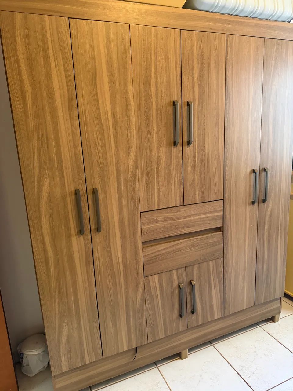 Guarda roupa 6 portas 