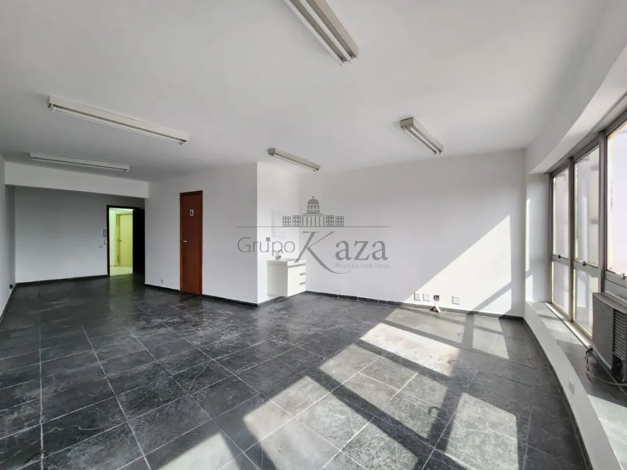 Oportunidade - Sala Comercial - Centro - Edifício Saint James - 79m². - Foto 4