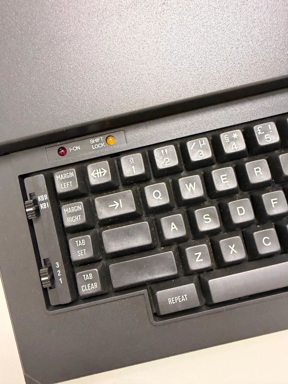 Typewriter406798581912709123
