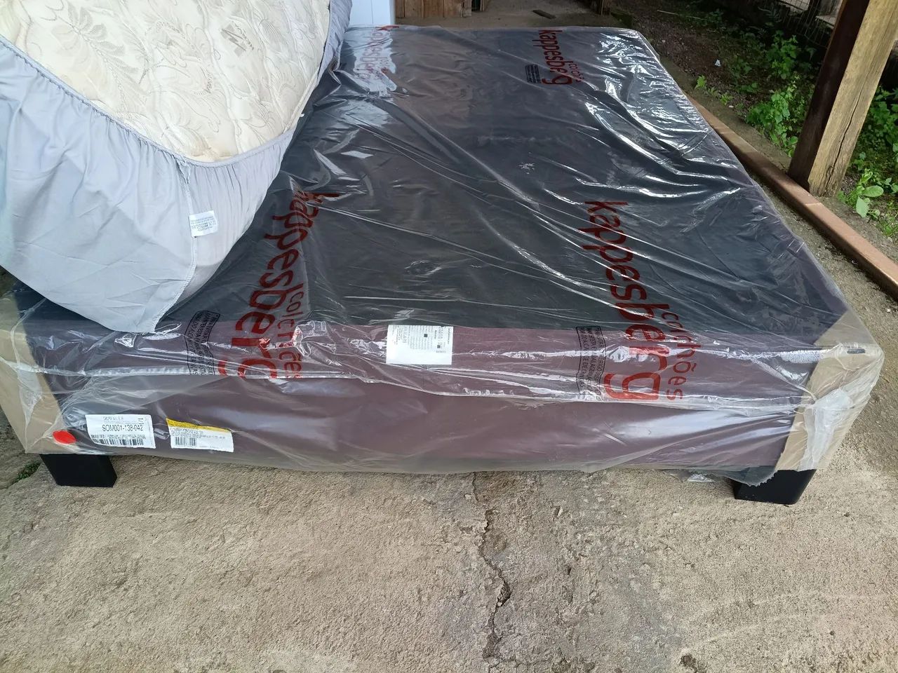 Cama box com colchão 