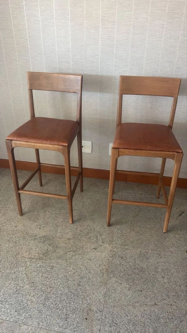 Banquetas altas de madeira - Líder interiores 
