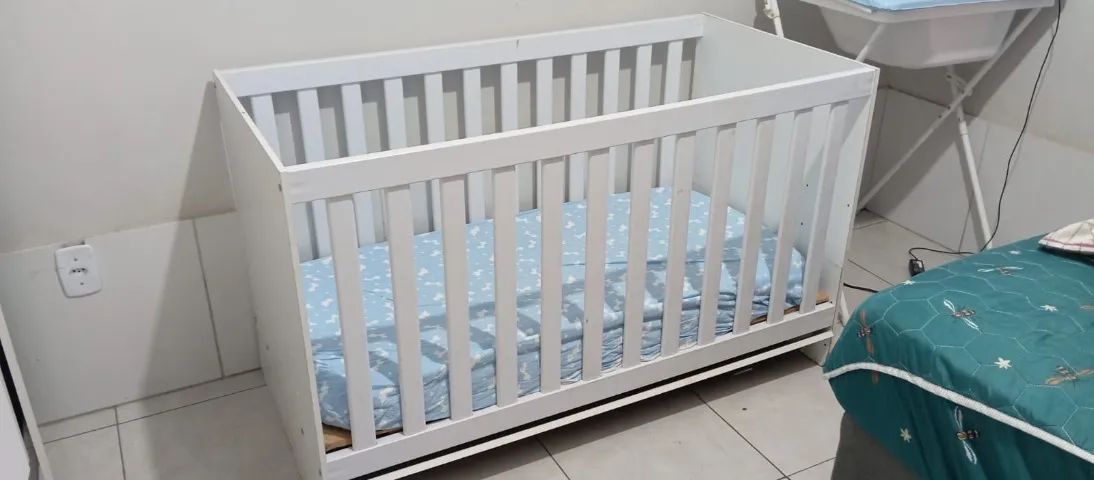 Berço com colchão+carrinho de bebê+bebê conforto 