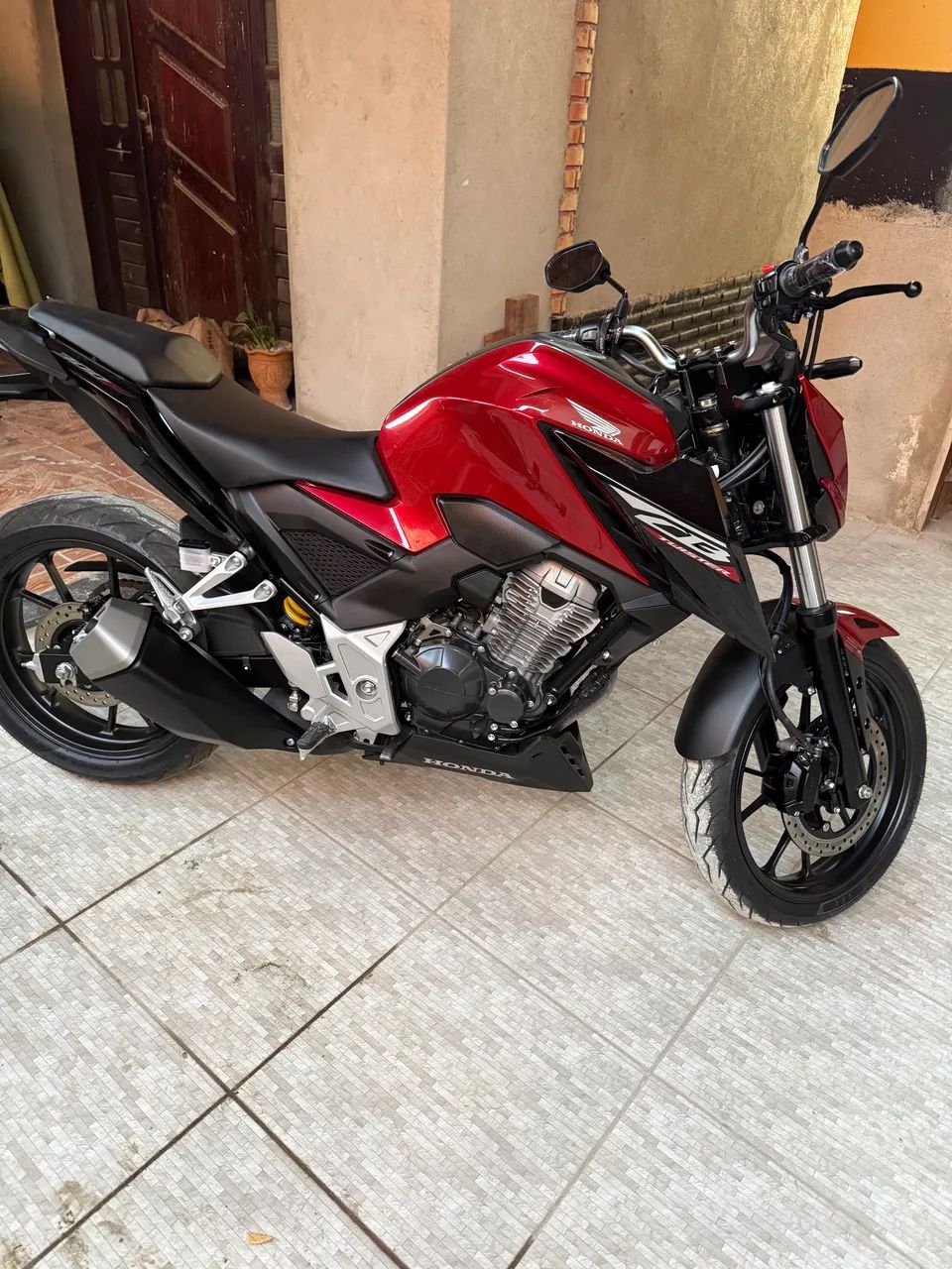 Twister cb 300 