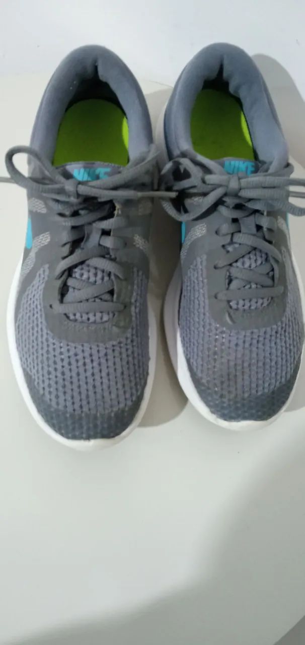 Tênis Nike Revolution4.  ( feminino).Original/ made in Indonésia.Tam.35. Usado.