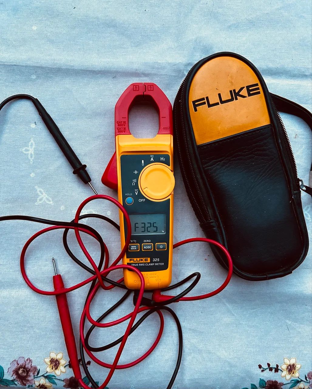Alicate amperímetro digital Fluke 325 400A