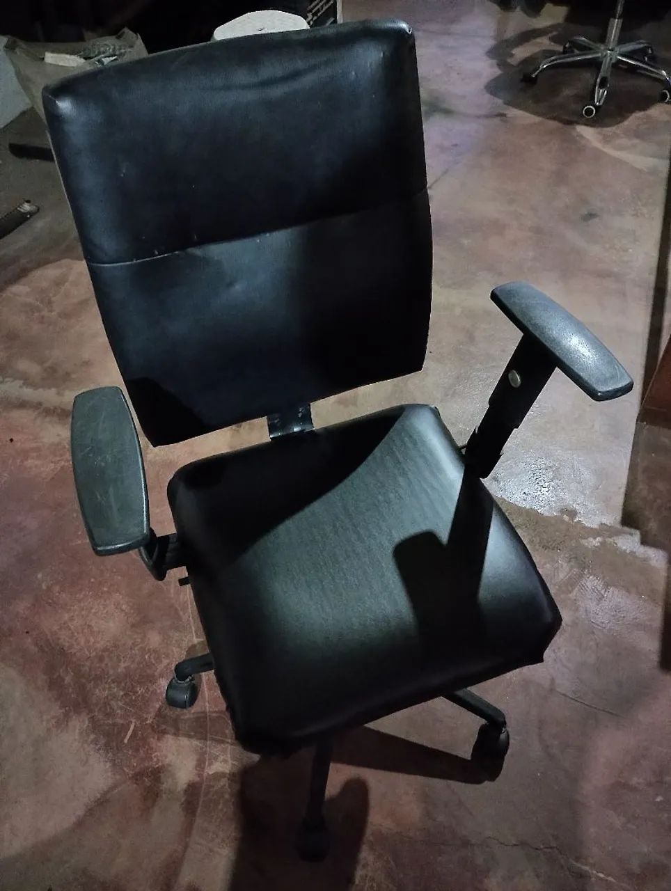 Cadeira de escritório tipo presidente 