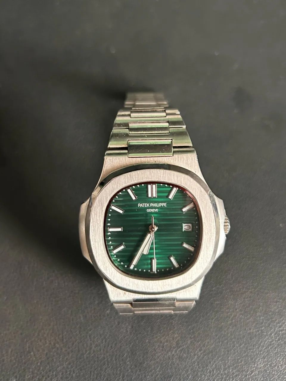 Patek Philippe Nautilus - Fundo Verde 