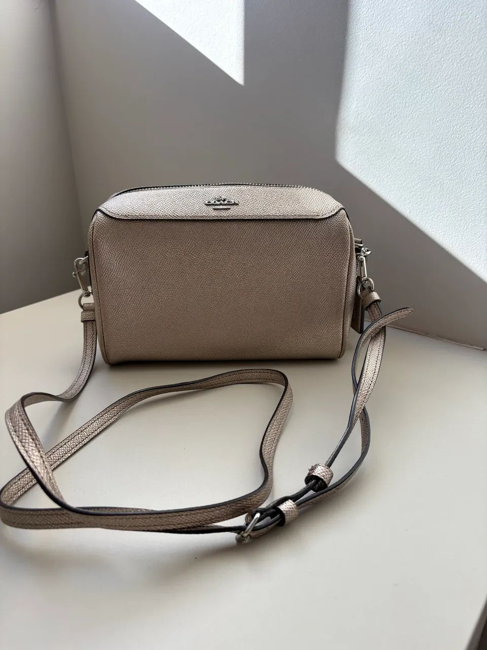 Bolsa dourada Coach