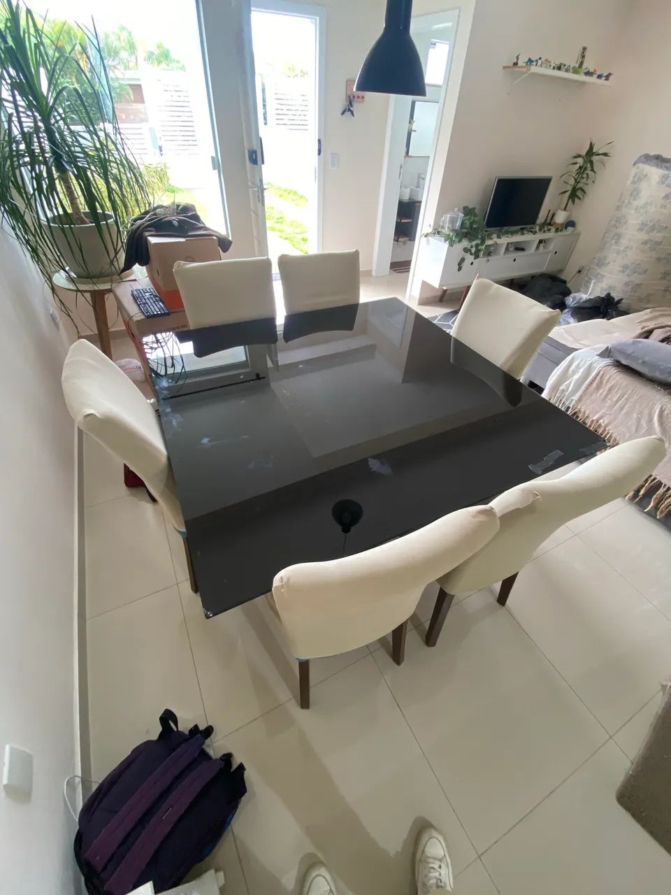 Mesa com tampo de vidro e 6 cadeiras  - Foto 3