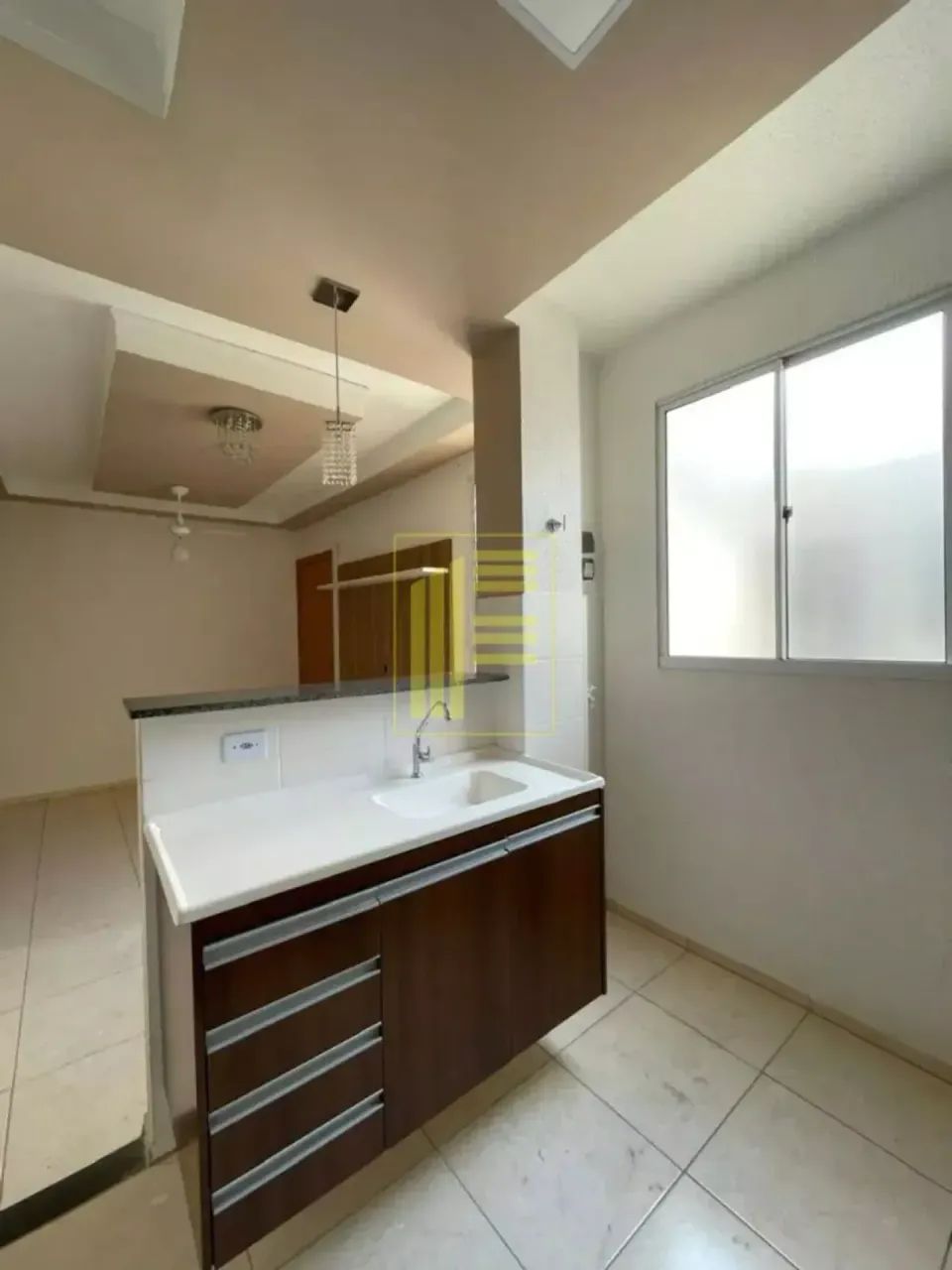Apartamento com 2 quartos e garagem, com armários planejados - Foto 2