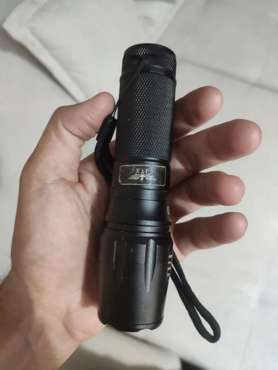 Lanterna Tática LED X900 com Zoom Ajustável e Alça de Pulso - Foto 2