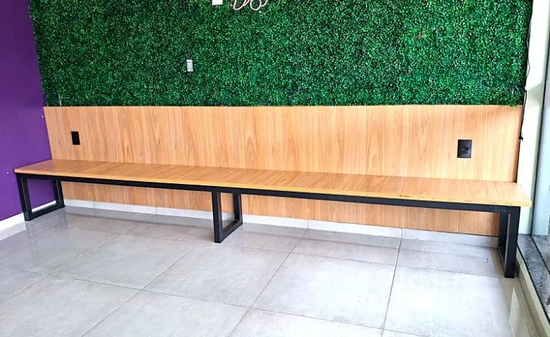Banco com encosto - Perfeito para comércios