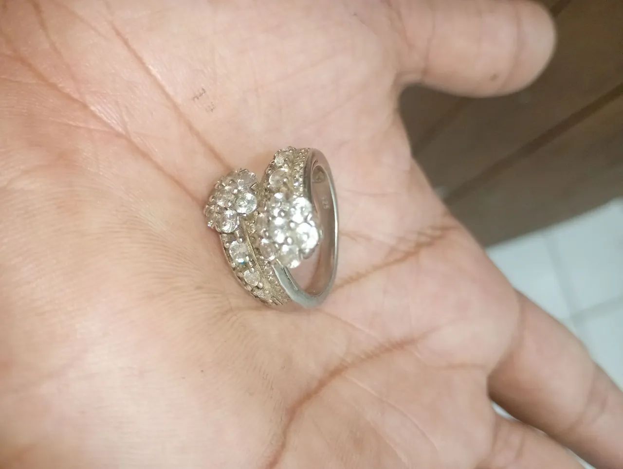 Anel feminino prata 925 com pedrinhas