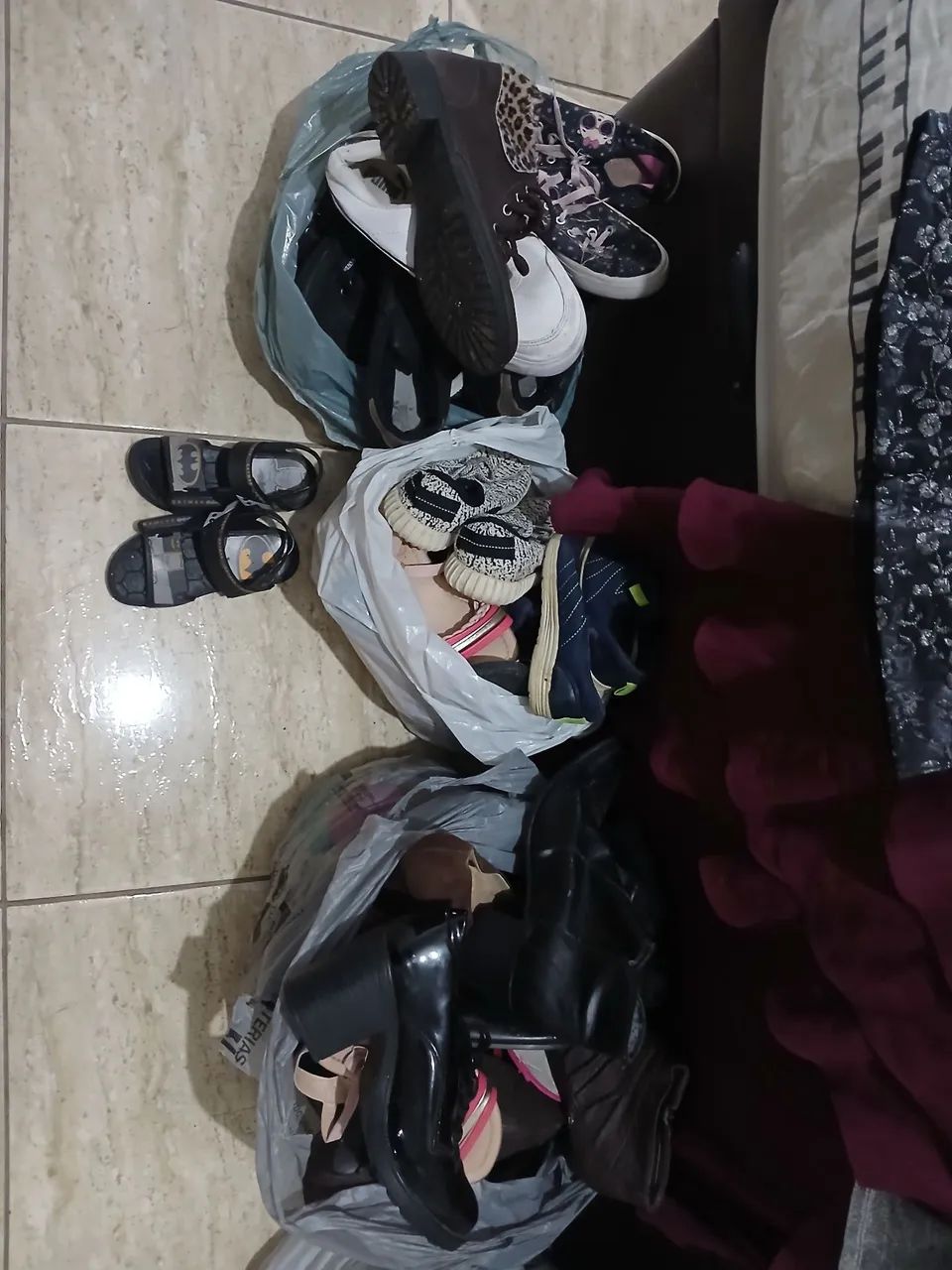 Lote com mais de 400 pecas de roupas para brecho - Foto 3